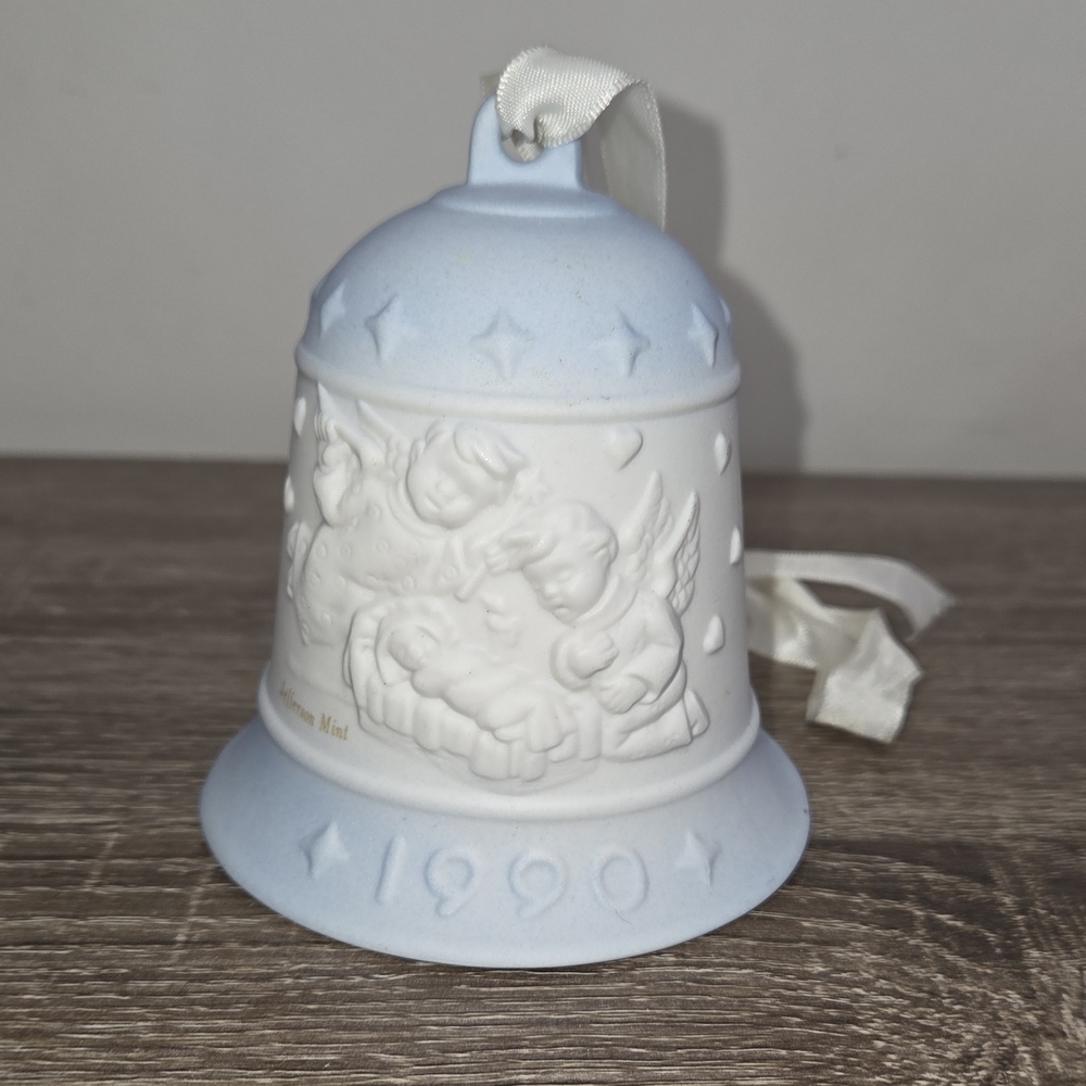 Vintage Jefferson Mint 1990 Bell Blue Ceramic Raised Textured 4"